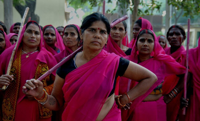 Gulabi Gang: Las Mujeres Vestidas de Rosa que Lideran una Revolución de Justicia en la India