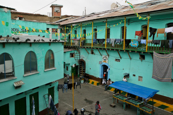 Prisión de San Pedro: Cuando las celdas se convierten en apartamentos de lujo y lugares de entretenimiento