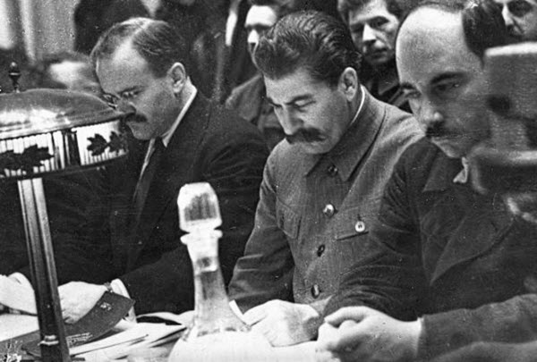 Stalin: El Arquitecto del Poder Soviético y el Ingeniero del Terror