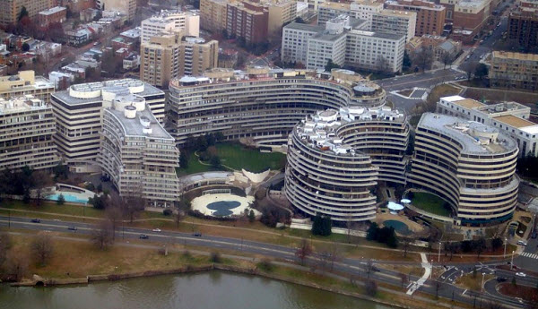 Escándalo de Watergate: Cómo un escándalo político de alto nivel destruyó la confianza en la democracia estadounidense