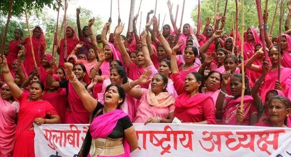 Gulabi Gang: Las Mujeres Vestidas de Rosa que Lideran una Revolución de Justicia en la India