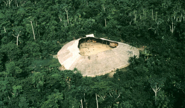 Rituales de muerte: Comer las cenizas de los muertos en la tribu Yanomami para la paz de los espíritus