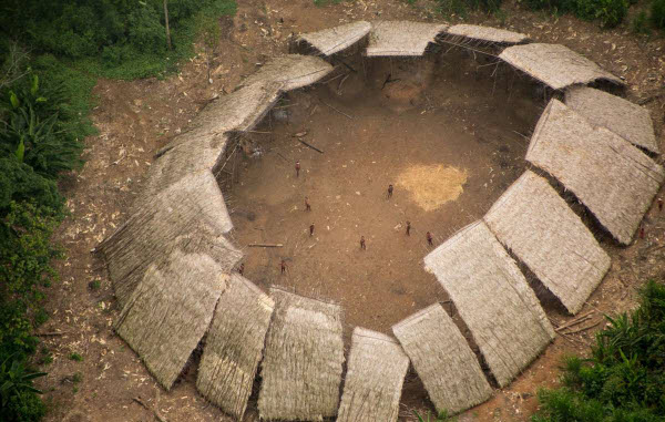 Rituales de muerte: Comer las cenizas de los muertos en la tribu Yanomami para la paz de los espíritus