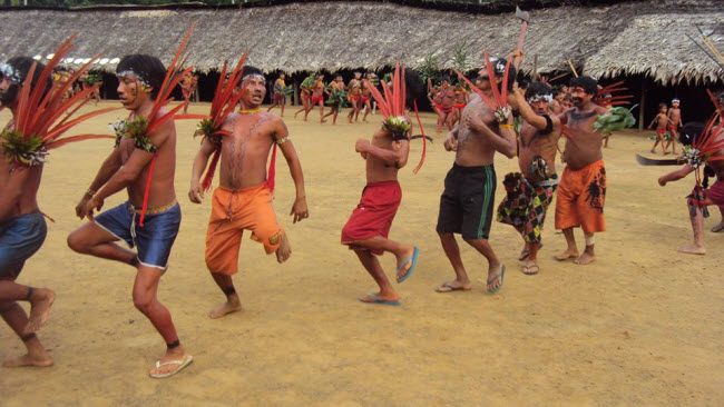 Rituales de muerte: Comer las cenizas de los muertos en la tribu Yanomami para la paz de los espíritus