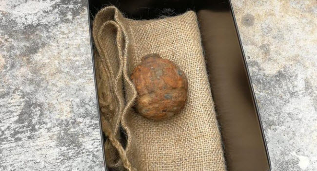 Una granada de la Primera Guerra Mundial encontrada en un envío de papas enviadas de Francia a Hong Kong