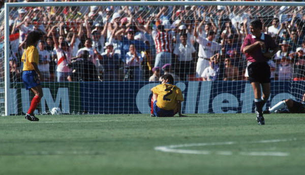 Tragedia en la Copa Mundial: Cómo un Gol en Contra Accidental Condujo al Asesinato del Estrella del Fútbol Andrés Escobar