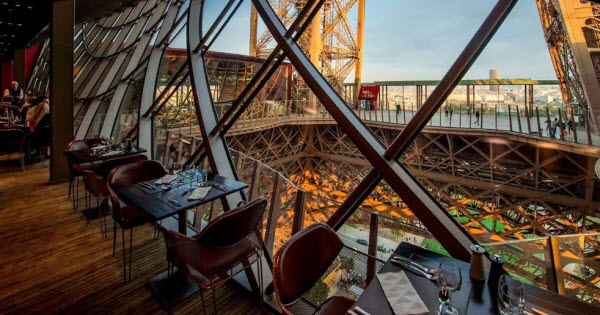 La Torre Eiffel: Un Monumento Francés y una Obra Maestra Arquitectónica