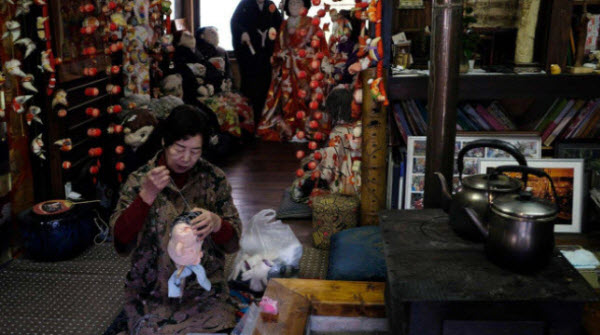 El arte de la persuasión: La sorprendente historia del pueblo de Nagoro y sus 400 muñecas