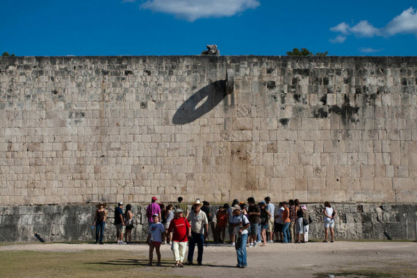 La Bola de la Muerte: Secretos del Juego Mortal de las Civilizaciones Mesoamericanas