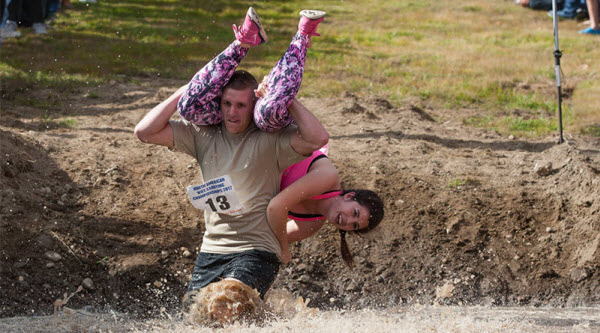 El Campeonato de Portación de Esposas: Un Deporte Único que Combina Tradición y Atletismo