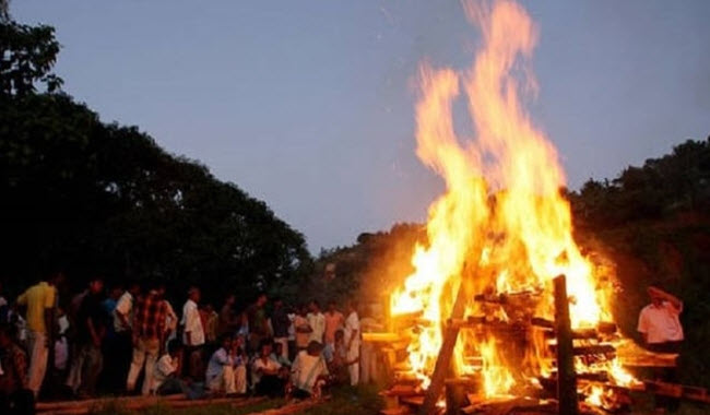 La Tradición del Sati: Un Legado Oscuro de Devoción y Sacrificio