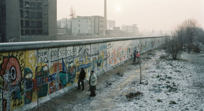 Le Mur de Berlin : Du Symbole de la Division à l'Émblème de l'Unité