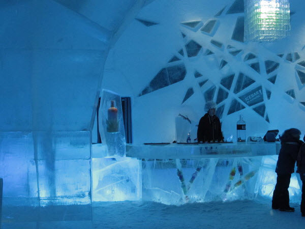 L'Icehotel Suédois : Une Expérience Magique Renouvelée Chaque Hiver