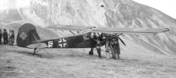 Opération Chêne : L'histoire secrète du sauvetage de Mussolini depuis les profondeurs montagneuses