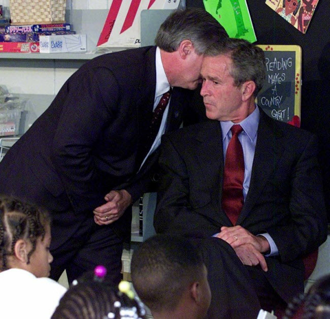 Le Moment Présidentiel de Silence : La Photo de la Réaction de George W. Bush au 11 Septembre