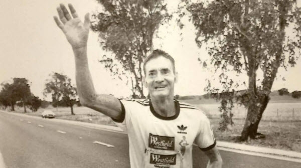 L'Incroyable Histoire de Cliff Young : Le Fermier de 61 Ans Qui a Conquis l'Ultramarathon