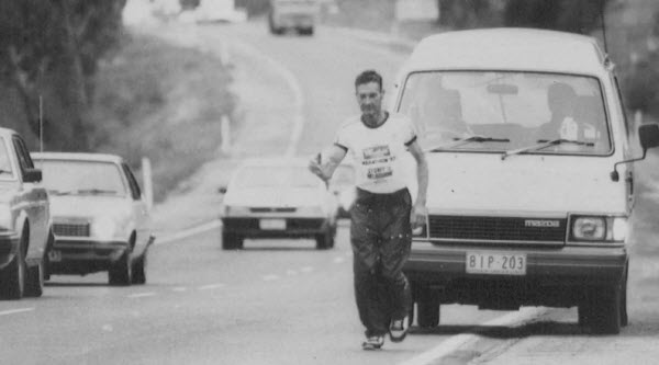 L'Incroyable Histoire de Cliff Young : Le Fermier de 61 Ans Qui a Conquis l'Ultramarathon