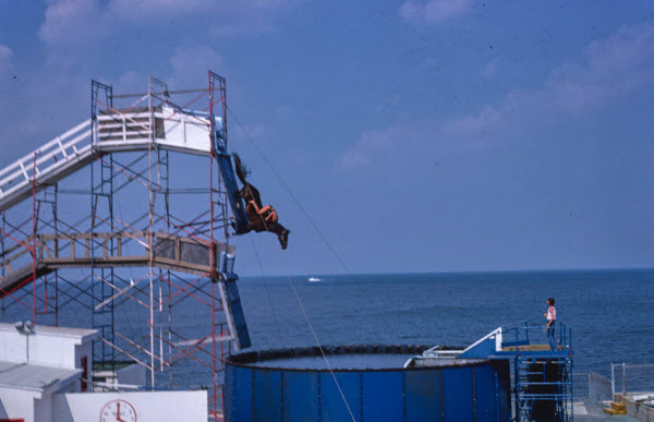 Le plongeon équestre : Un sport américain oublié et controversé