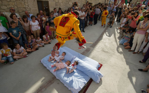 La Fête de Kolacho : Une Tradition Ancienne de Purification dans le Nord de l'Espagne