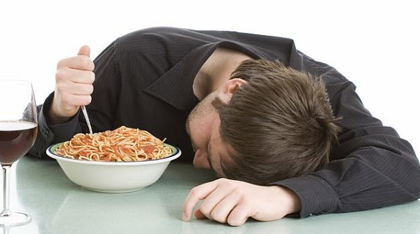 Why Do We Feel Sleepy After Eating? Causes and Ways to Overcome Lethargy