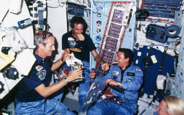 Space Food Odyssey: The Evolution of Astronaut Supplies from Early Meals to Modern Innovations