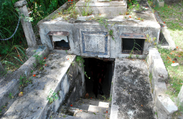 The Mystery of the Moving Coffins in the Chase Vault: Supernatural Forces or Hoax?