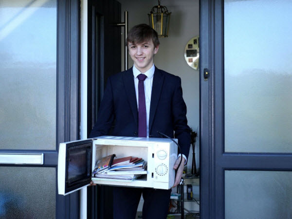 Microwave Protest: British Student's Creative Response to School Backpack Ban