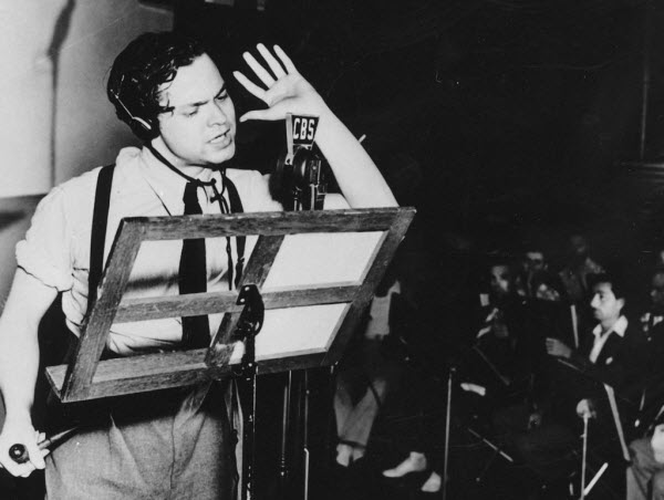 Radio Terror: How Orson Welles' Broadcast Set the World Ablaze with Panic on Halloween Night 1938